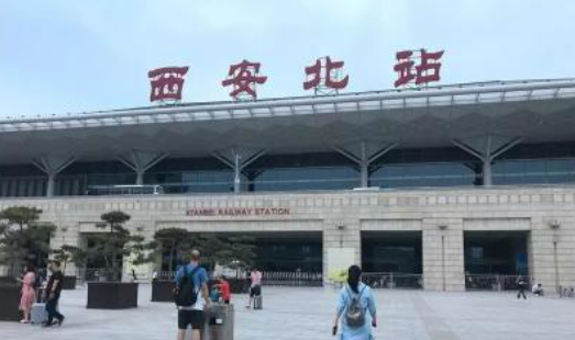 探访西安北站防疫措施：公共区域每4小时消毒一次